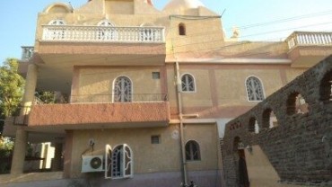 Beautiful Nubian-Style Domed House in Luxor – 8-Bedroom Retreat with Valley of the Kings Views