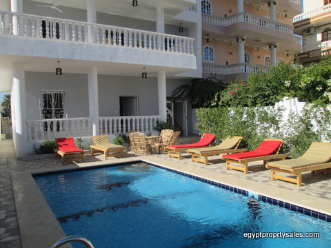 Luxury 2-Bedroom Apartment with swimming pool & Private Terrace for Rent in Ramla, West Bank Luxor – Walk to Nile